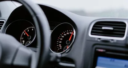 Oto dlaczego nie powinno się używać klimatyzacji w samochodzie