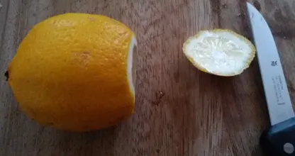 Zitronenwasser? So schneidest/schälst du eine nicht biologische Zitrone/Limone am schnellsten.
