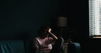 Hoe kun je iemand helpen die eenzaam is?