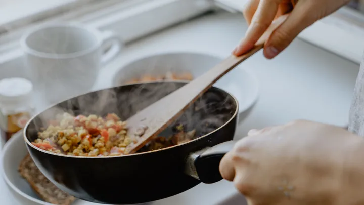 How to get rid of the food smell in your house?