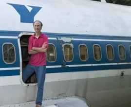 From Airplane to Fantasy home: How Bruce Transformed an Airplane into the Ultimate Dream Home!