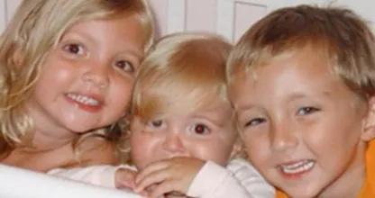 Un accident de la route tragique a tué les trois enfants de cette famille. Un an plus tard, un miracle s’est produit !