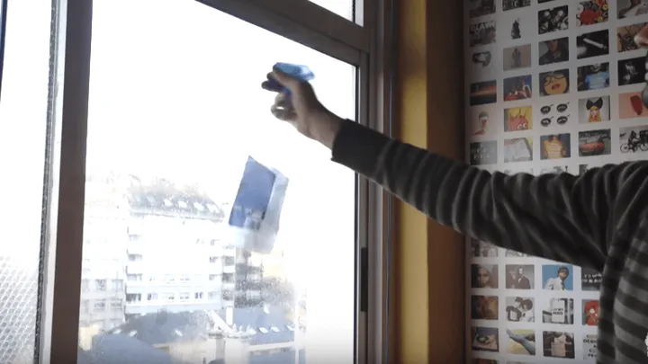 Is het te koud in je huis? Plak dan DIT op je raam en het wordt direct warmer! Het werkt echt en is hartstikke goedkoop!