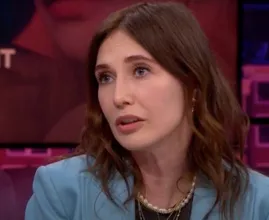 Kijkers Jinek afgeleid door nieuw gebit Carice van Houten