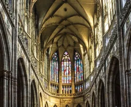 Koppel transformeert 200 jaar oude kerk tot prachtig woonhuis