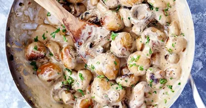 Köstlich: diese cremigen Champignons schmecken echt zu jedem Gericht lecker!