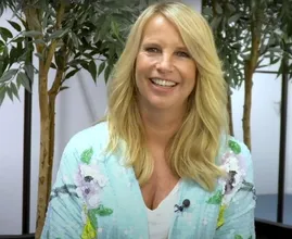 Linda de Mol gaat een dag als man door het leven voor nieuwe cover