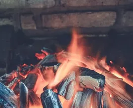 Pas op met de barbecue en vuurkorf: zo gevaarlijk zijn brandbare vloeistoffen