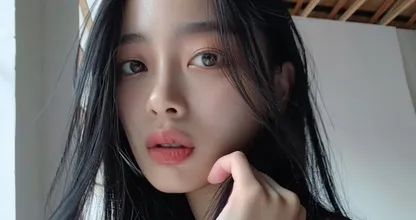 십대들은 더 풍성한 입술을 위해 이 기괴한 트렌드를 시도합니다.