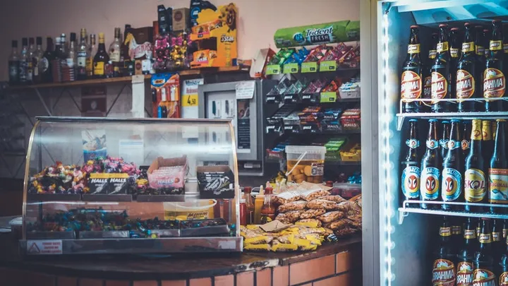 Tiener pakt geld uit portemonnee van moeder, maar leert dan zijn lesje