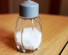 This is the brilliant reason why you should put baking soda in a salt shaker!