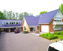Kurz luschern: diese 1.3 Millionen Euro Villa ist (wieder) zu Verkaufen.