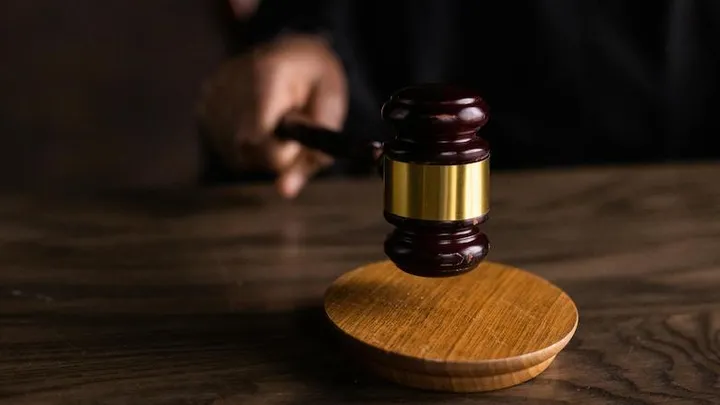 Man krijgt drie jaar celstraf voor verkrachting van twee studenten