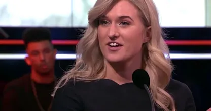 Britt Dekker doet in DWDD bijzondere oproep om eenzame ouderen te helpen