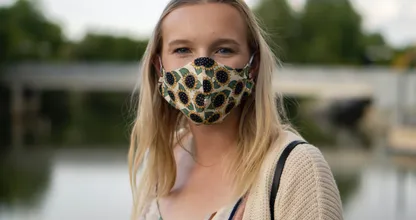 Aha! Op deze manier verpest het mondkapje je make-up niet