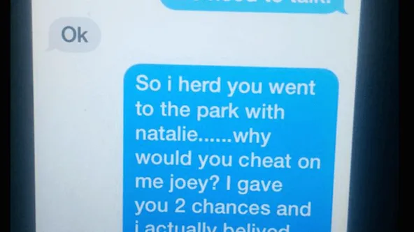 Hilarisch: 11-jarig meisje dumpt vriendje via WhatsApp op een géniale manier!