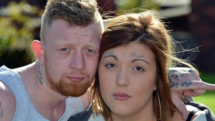 HEFTIG: Deze vrouw liet de naam van haar vriend op haar voorhoofd tatoeëren!