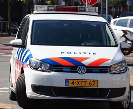 Dronken joyrider (18) richt een ravage aan en stelt de politie een bizarre vraag