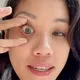 Ce célèbre TikTokker a une astuce en or pour retirer vos lentilles très rapidement.