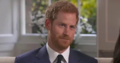 Is Prins Harry niet de zoon van Prins Charles? Oordeel zelf!