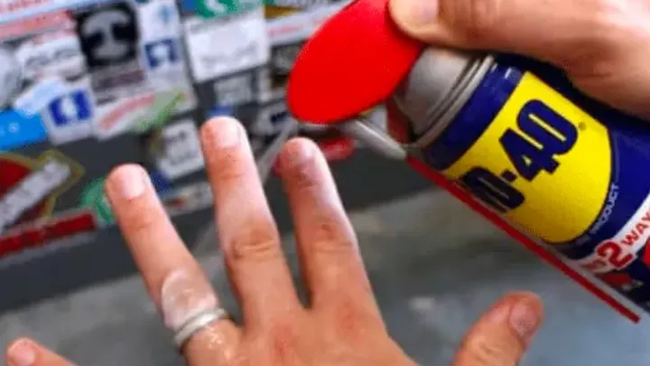 40 σπουδαία WD-40 Hacks που μπορείτε να χρησιμοποιήσετε σε όλο το σπίτι