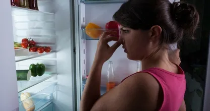 Stinkt dein Kühlschrank? Mit diesen Tricks verschwindet jeder Geruch ganz schnell!