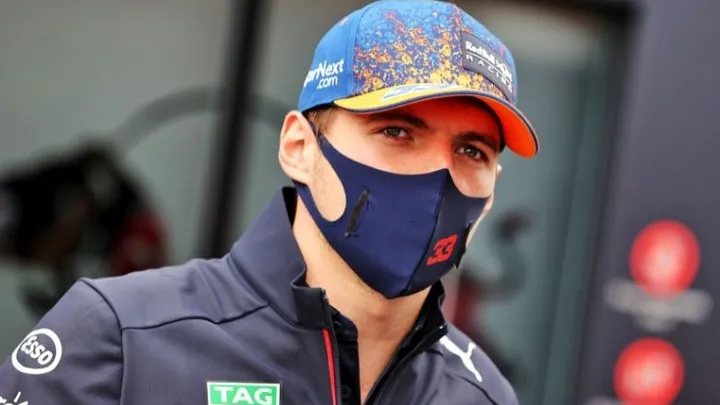 Zo ziet de 21-jarige zus van Max Verstappen eruit