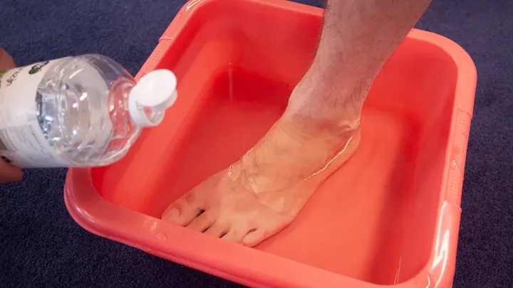 This is what a foot bath with vinegar can do for you