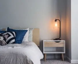 5 interieurfouten die je slaapkamer rommelig maken