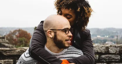 Deze ‘onschuldige’ gewoonte is ongezond voor jullie relatie