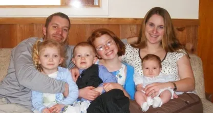 Le mari veut divorcer de sa femme après avoir fait une étrange découverte sur une photo de famille