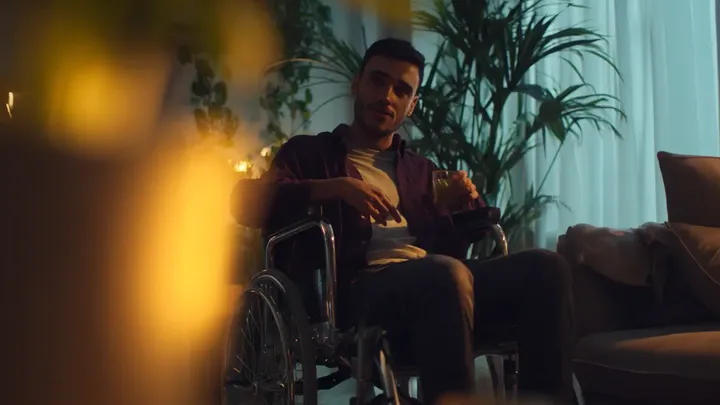 Ela cuidava de seu marido deficiente diariamente - até que verificou as câmeras.