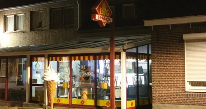 De dader van deze gewapende overval is voortvluchtig, heb jij iets gezien of gehoord? DELEN svp!
