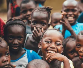 Líderes africanos prometem acabar com a AIDS em crianças até 2030