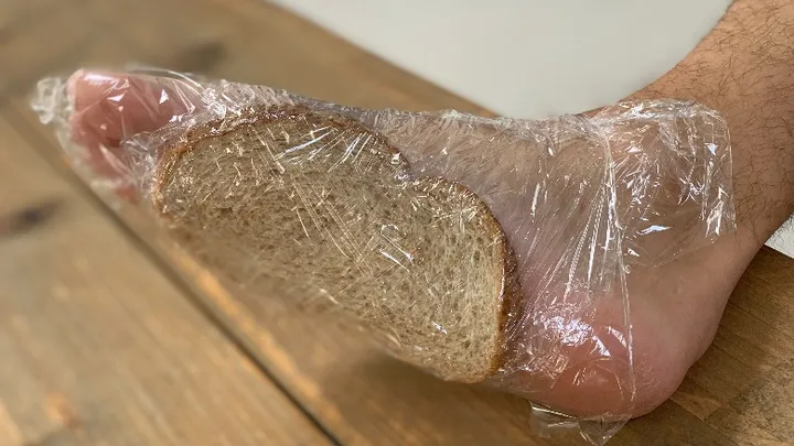 パン切れ一枚を足に巻くと起こる事が衝撃的！あなたも試してみませんか？