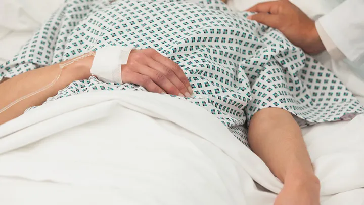 Vrouw wordt wakker na coronacoma van 7 weken en ontdekt iets spectaculairs