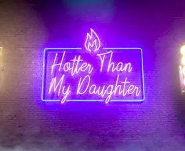 Dit wordt de nieuwe presentatrice van Hotter than my Daughter