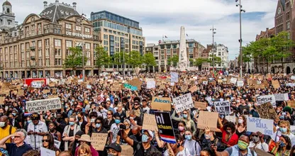 Ook bekende Nederlanders aanwezig tijdens protest op de Dam