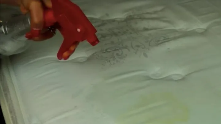 Is your mattress covered in stains? Cleaning them is super easy if you use these three ingredients!
