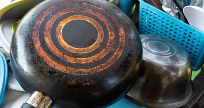 The side of the pan nobody scrubs: why a crusty bottom can scratch your hob, and the kitchen-cupboard remedies that shift it