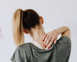 You can easily improve your health by improving your posture. It only takes 3 steps!
