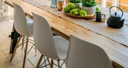 Vlekken op je houten meubels? De makkelijke oplossing heb je al in huis!