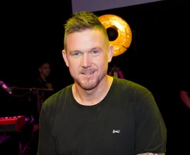 Johnny de Mol stopt definitief als presentator HLF8