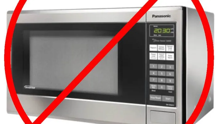 Stop niet alles in de magnetron, deze 6 dingen mag je helemaal niet opwarmen in de magnetron!