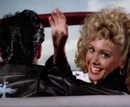 Regisseur Grease onthult: de film had eigenlijk anders moeten eindigen