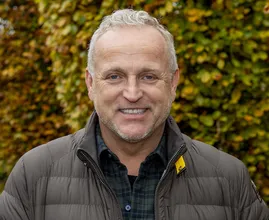 Gordon bevestigt relatie met 24-jarige student Jeffrey