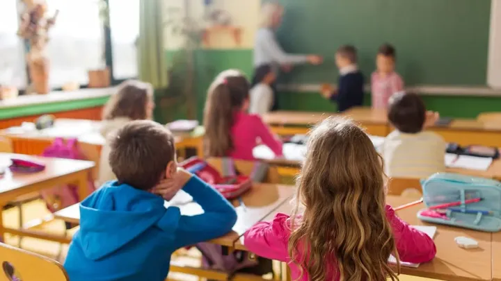 Iedereen haatte haar toen ze met hem trouwde - na zijn dood kregen ze een schokkende onthulling