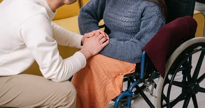 Alleen een cadeaubon: steeds meer mantelzorgers krijgen geen vergoeding