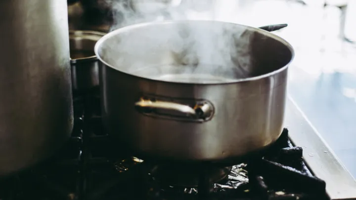 This is how you keep your pot from boiling over