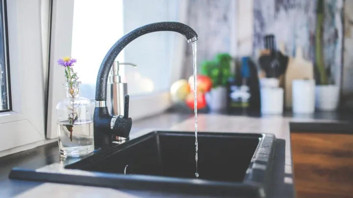 This is what people with a clean kitchen do immediately after they've done the dishes